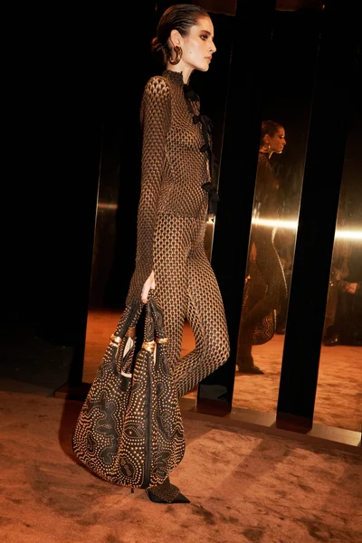 Look 15